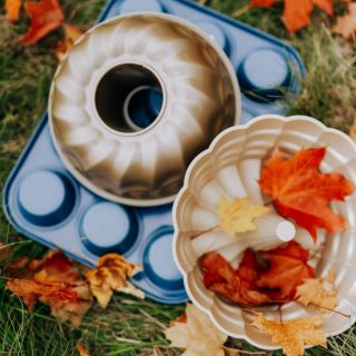 🖤 Black Friday na www.kulinaria.cz🖤 Podzim voní po skořici, másle a… čerstvě upečené bábovce. 🍰 A když je forma tak krásná...