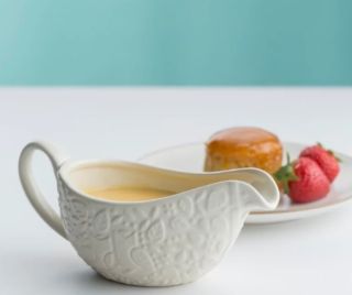 ✨ Omáčník, který má styl! Tenhle kousek od Mason Cash dokazuje, že i omáčka může mít své královské chvíle. 👑 Ať už...