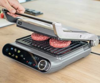 🔥 Grilování po celý rok? Jasně, že ano! S Remoskou - Kontaktní gril Maria si dopřejete dokonale propečené burgery,...