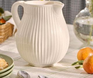 ✨ Elegantní, nadčasový a dokonale univerzální – takový je džbán Mynte od IB Laursen. Ať už do něj nalijete vodu s mátou,...