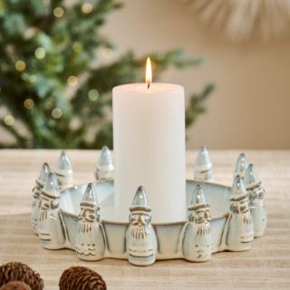 🎅✨ Když se Ježíšek potká se skandinávským designem… vznikne tahle kouzelná dekorace od IB Laursen. Keramický svícen s...