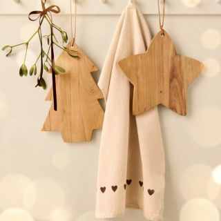 ✨ Někdy stačí maličkost, aby domov působil kouzelně. Utěrky IB Laursen s motivem srdíček jsou přesně ten detail, který...