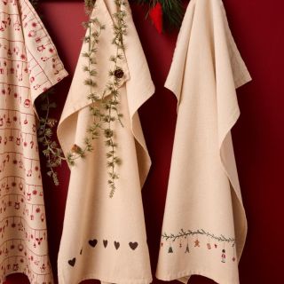 🎄✨ Vánoce nejsou jen o stromku a světýlkách… Jsou o detailech, které dělají domov domovem. A tyhle kouzelné vánoční utěrky...