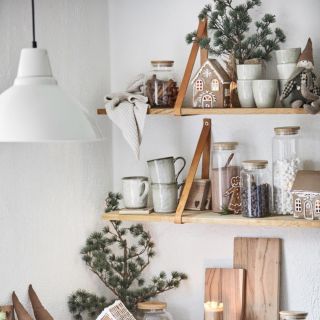 🎄Vánoční nálada v každém detailu 🎄 Když se propojí vůně skořice, hřejivé světlo z domečků a přírodní materiály, vznikne...